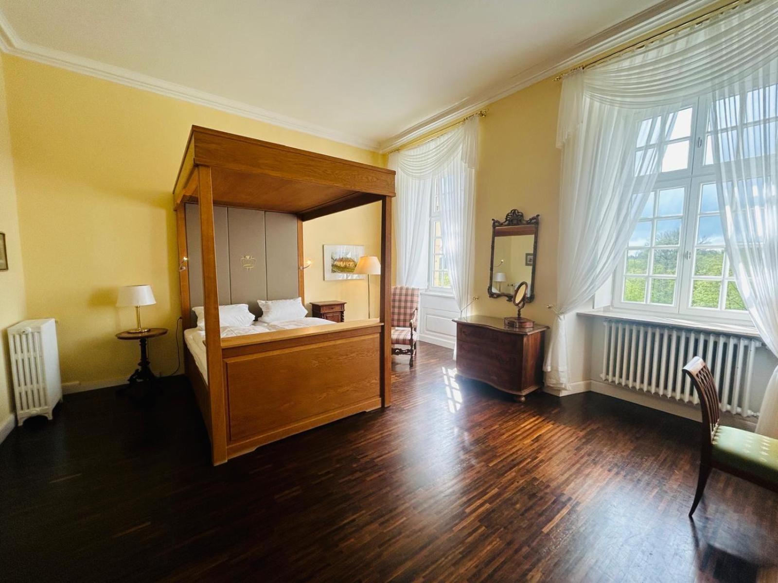 Hotel Schloss Hoehnscheid バート・アロルゼン エクステリア 写真