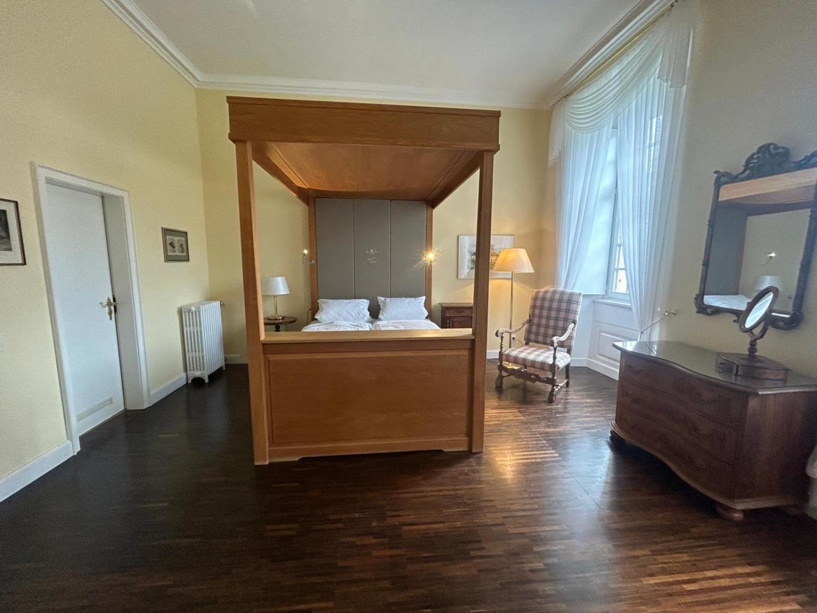 Hotel Schloss Hoehnscheid バート・アロルゼン エクステリア 写真